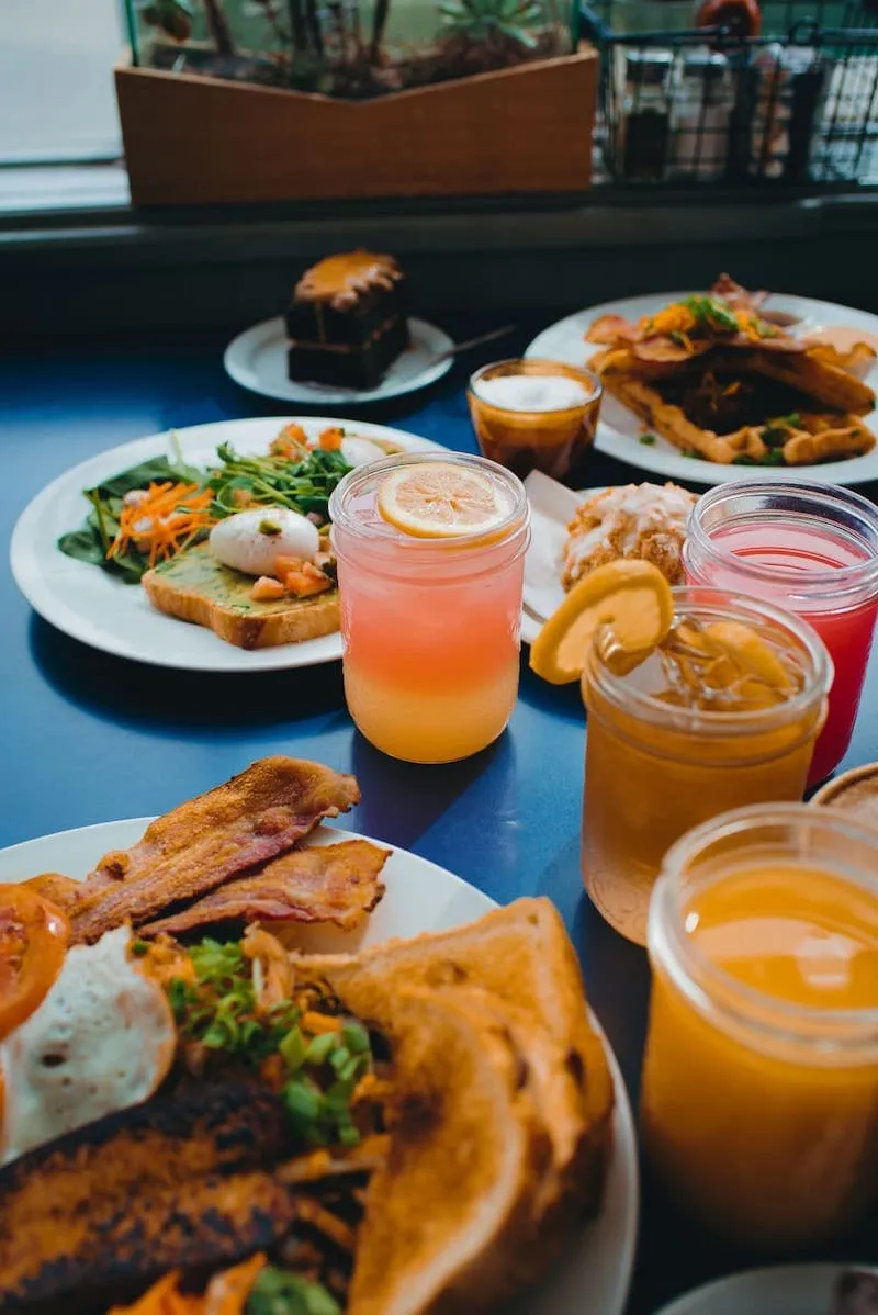Takeout-ready breakfasts and fresh juice
